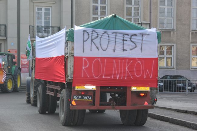 Protest rolników: Koniec z wyprzedażą polskiej ziemi