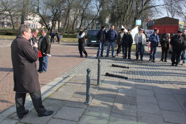Protest rolników: Koniec z wyprzedażą polskiej ziemi