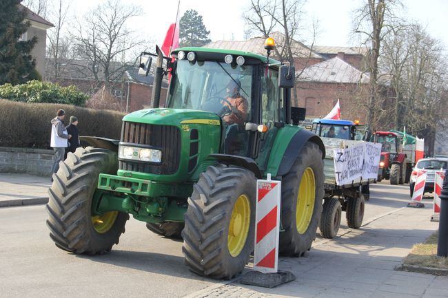 Protest rolników: Koniec z wyprzedażą polskiej ziemi