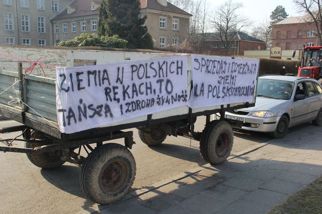 Protest rolników: Koniec z wyprzedażą polskiej ziemi