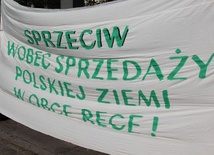 Protest rolników: Koniec z wyprzedażą polskiej ziemi
