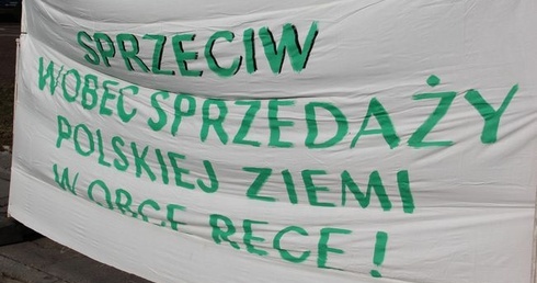 Protest rolników: Koniec z wyprzedażą polskiej ziemi
