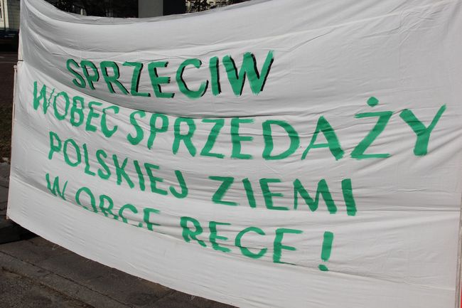 Protest rolników: Koniec z wyprzedażą polskiej ziemi