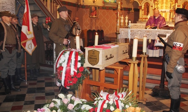 Edward Biesok ps. "Edek" z Mazańcowic, jeden z Żołnierzy Wyklętych, doczekał się pogrzebu po 67 latach, w grudniu 2013 r.