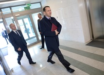 "Apelujemy o zaprzestanie prowokacyjnych ruchów"