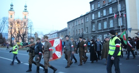 Na czele pochodu maszerowali członkowie Grupy Rekonstrukcyjno-Historycznej NSZ