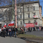 Legnica: dwa pomniki, dwa bieguny