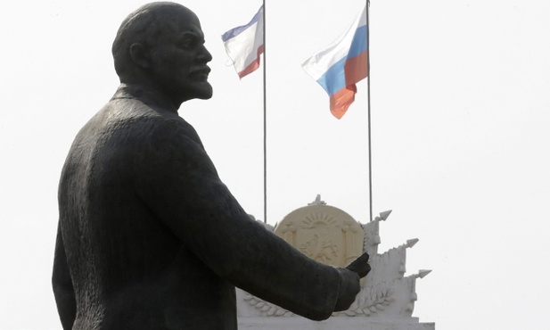 "Chwała Ukrainie!" na pomniku Lenina 