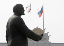 "Chwała Ukrainie!" na pomniku Lenina 
