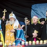 Patriarcha Filaret, głowa prowosławnego Patriarchatu Kijowskiego, oraz bp Stanisław Szyrokoradiuk podczas niedzielnej modlitwy na Majdanie.  Kijów 23.02.2014 r.