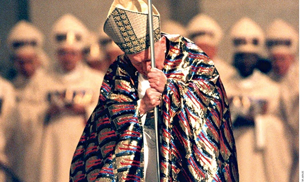Jan Paweł II wypełnił prorockie polecenie kard. Wyszyńskiego: „Wprowadź Kościół w III tysiąclecie”. Na zdjęciu otwarcie Jubileuszowego Roku 2000 