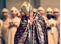 Jan Paweł II wypełnił prorockie polecenie kard. Wyszyńskiego: „Wprowadź Kościół w III tysiąclecie”. Na zdjęciu otwarcie Jubileuszowego Roku 2000 