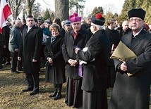  Udział w uroczystościach wrocławskich wziął m.in. abp Józef Kupny, metropolita wrocławski