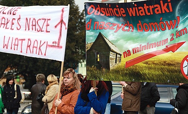 Pikieta przed budynkiem Urzędu Wojewódzkiego