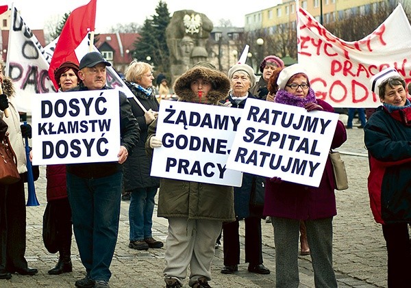  – Wobec braku działań będziemy się domagać odwołania zarządu powiatu – zapowiadali protestujący w Świdwinie