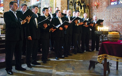  Chór z ponadstuletnią historią wykonał głównie utwory o charakterze religijnym, choć pojawiły się także pieśni wywodzące się z ukraińskiej tradycji śpiewaczej