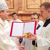  Kl. Łukasz Żołubak jest na V roku studiów i przygotowuje się do przyjęcia święceń diakonatu. Na zdjęciu: przyjęcie posługi akolitatu