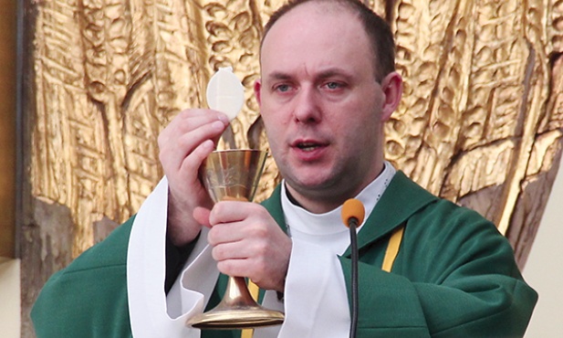  Ks. Łukasz Parniewski, moderator Diakonii Muzycznej, od 12 lat prowadzi doroczny Kurs Animatorów Muzycznych Oazy w Rokitnie