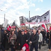 „Cześć i chwała bohaterom!” – skandowali uczestnicy krakowskiego marszu „Waszej pamięci, żołnierze wyklęci”