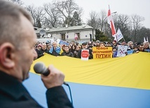 Do protestujących Polaków i Ukraińców dołączali też Rosjanie