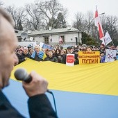 Do protestujących Polaków i Ukraińców dołączali też Rosjanie