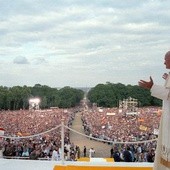 Jan Paweł II podczas spotkania z młodzieżą na Jasnej Górze w 1991 r.