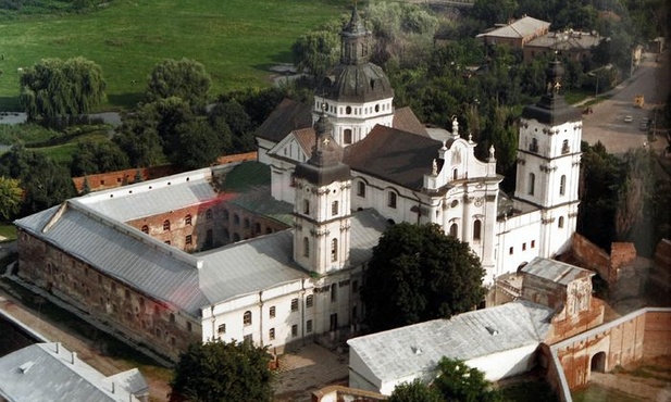 Jak zarządzać dobrami zakonnymi?