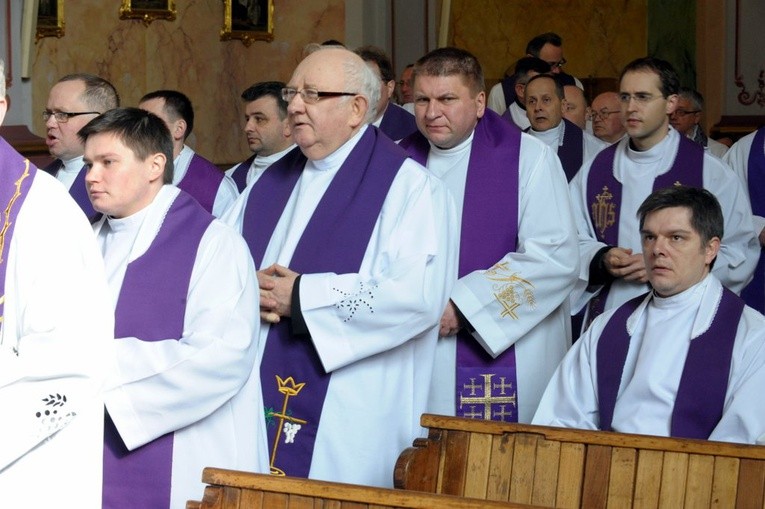Lech Dokowicz z księżmi