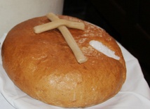 Podczas kuszenia szatan zachęcał Jezusa, by rozkazał, aby kamienie stały się chlebem