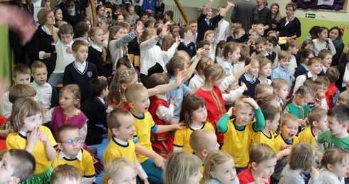 Studenci w katolickiej szkole