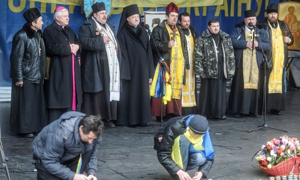 Duchowni różnych wyznań na Majdanie razem