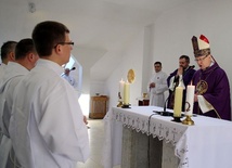 Nadzwyczajni szafarze pomagają księżom w rozdzielaniu Komunii św., a także w zanoszeniu jej do osób chorych i w podeszłym wieku