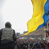 Od listopada 2013 r. ludzie zbierali się na Majdanie,  by zaprotestować przeciwko temu, że prezydent Ukrainy Wiktor Janukowycz, mimo obietnic, nie podpisał  tzw. umowy stowarzyszeniowej z Unią Europejską