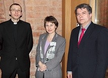 Ścisła współpraca prof. Aleksandry Chylewskiej-Tölle, ks. Tadeusza Kuźmickiego i pastora Wolfganga Iskrauta zaowocowała konferencją naukową „Sacrum–profanum. Religia w przestrzeni publicznej”