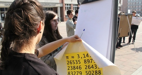 Bicie rekordu rozwinięcia liczby π