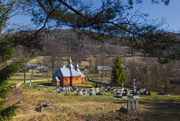 Olchowiec to śliczna, ukryta w górach wioska położona  nad potokiem Wilszyna. Kultowe miejsce, bez dwóch zdań  