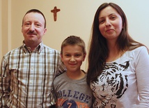 Magdalena i Andrzej Terkowie z Zielonej Góry są małżeństwem od 14 lat. Należą do wspólnoty Domowego Kościoła – gałęzi rodzinnej Ruchu Światło–Życie. Oboje są także doradcami życia rodzinnego. Na zdjęciu z synem Grzegorzem