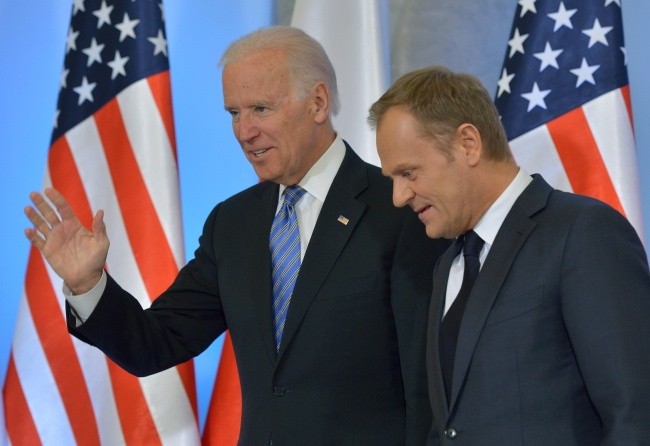 Tusk i Biden potępili aneksję Krymu