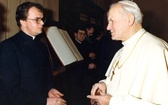 Styczeń 1990 r. Audiencja dla księży studentów rzymskich uczelni. Z Janem Pawłem II rozmawia Ks. Zbigniew Niemirski