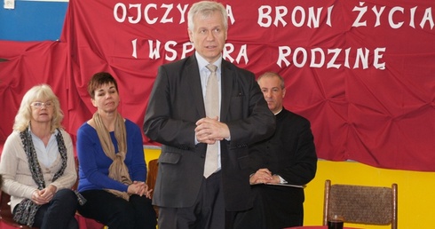 Marek Jurek był gościem specjalnym podczas rekolekcji wielkopostnych w gimnazjum w Żelaznej