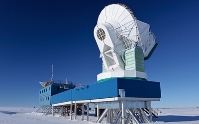 Obserwatorium astronomiczne na biegunie południowym. Dzięki temu teleskopowi udało się zarejestrować zmarszczki przestrzeni