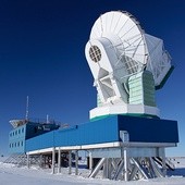 Obserwatorium astronomiczne na biegunie południowym. Dzięki temu teleskopowi udało się zarejestrować zmarszczki przestrzeni
