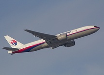 Boeing 777-200 LR o numerze 9M-MRO należący do Malaysia Airlines. To właśnie ta maszyna zaginęła (zdjęcie z 2012 r.)