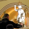 Peregrynacja figury została zainicjowana w związku z obchodami 100-lecia Zgromadzenia św. Michała Archanioła (michalitów) 