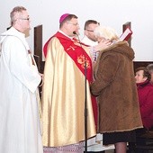  Redditio Symboli poprzedza obrzęd effatha, gdy kapłan kreśli  na uszach i ustach wybranego do złożenia wyznania wiary znak krzyża