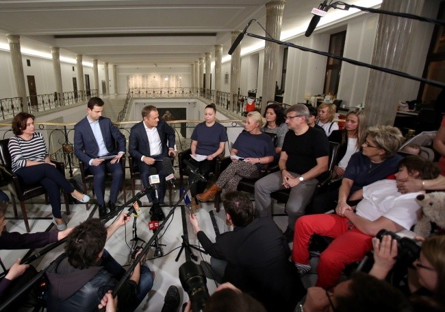 Prezydentowa chciała rozmawiać bez polityków