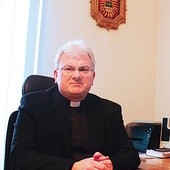 Ks. Stanisław Chomiak  był pierwszy pracownikiem struktur nowej diecezji 