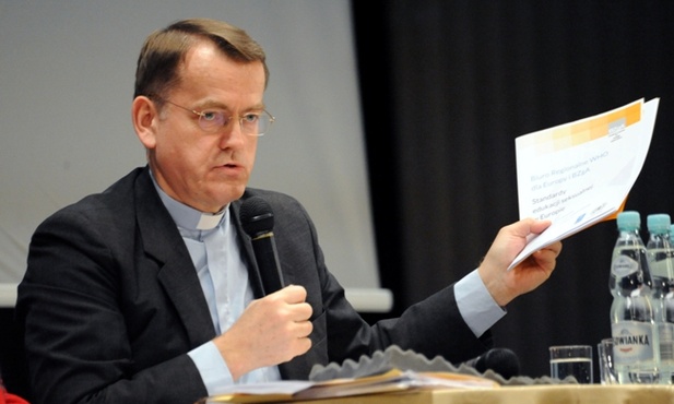 Ks. dr hab. Dariusz Oko jest wykładowcą Uniwersytetu Papieskiego w Krakowie