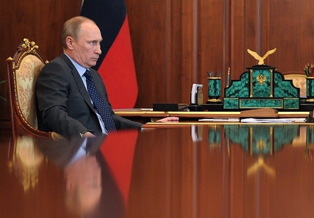 Putin zapewnił Merkel o wycofaniu części wojsk