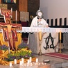 Na modlitwie przy krzyżu i przy Najświętszym Sakramencie trwali uczestnicy franciszkańskiego czuwania